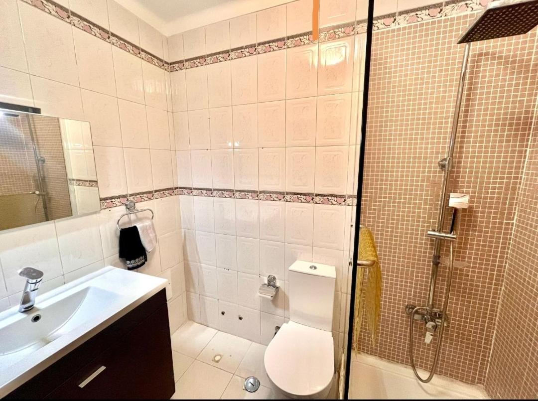 Appartement Quarto Boa Localizacao Com Cozinha E Casa De Banho à Caparica Extérieur photo