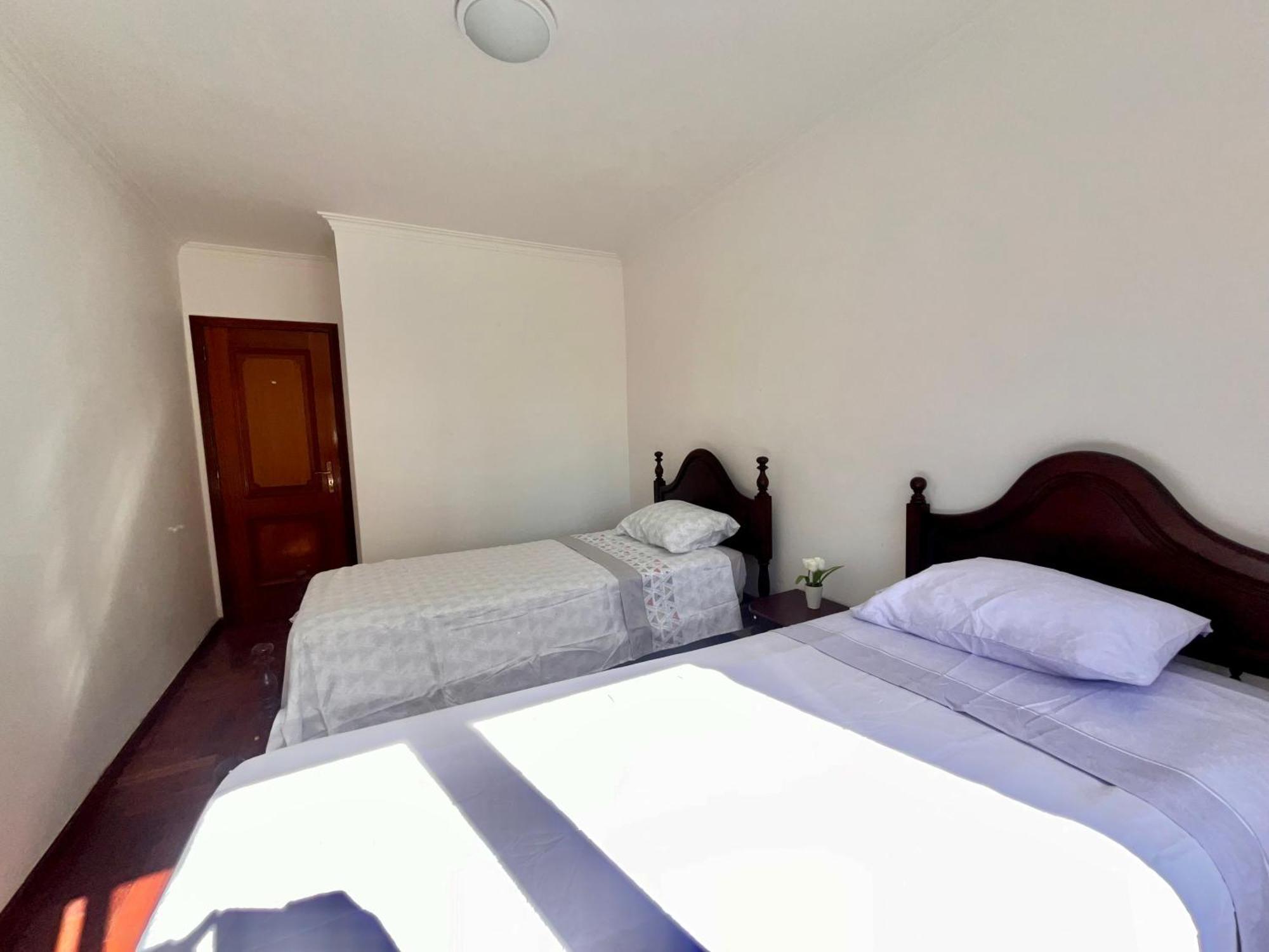 Appartement Quarto Boa Localizacao Com Cozinha E Casa De Banho à Caparica Extérieur photo