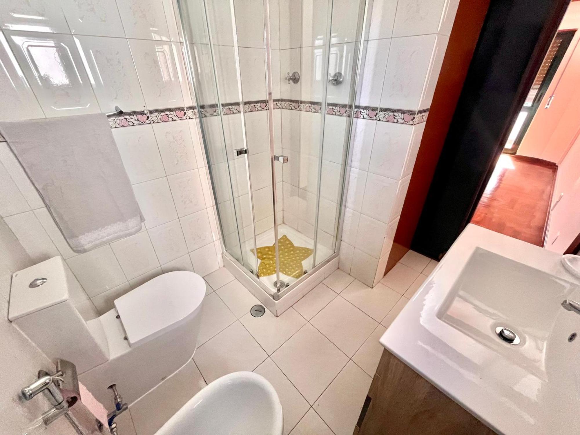 Appartement Quarto Boa Localizacao Com Cozinha E Casa De Banho à Caparica Extérieur photo
